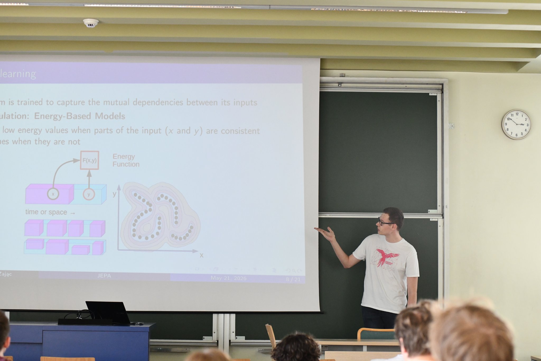 Tomasz Zając presenting the JEPA architecture